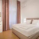 Tcb Regi Apartment *